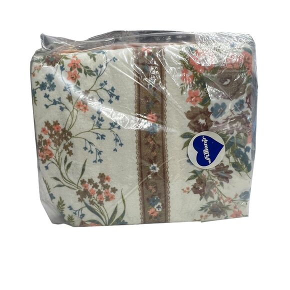 Esmond‎ Blossom Time Fiberwoven Screenprint Polyester Floral Blanket 72 x 90 - Picture 5 of 10